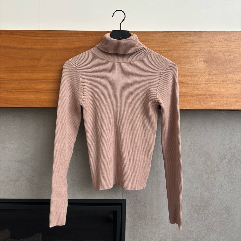 NWT John + Jenn Ribbed Turtleneck Sweater, Size M